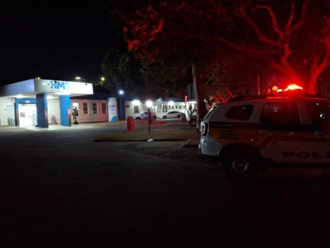 A vítima baleada foi levada para o Hospital Municipal de Timóteo para receber atendimento médico 