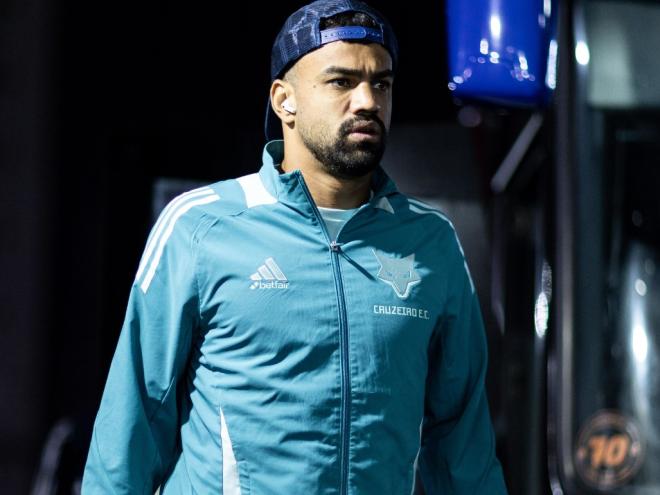 Zagueiro, que terá descanso obrigatório no domingo, deve ser titular na partida de hoje