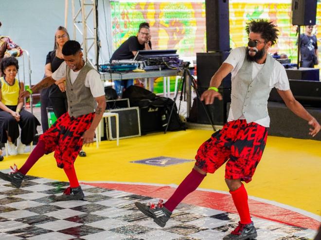 Os ''palhafros'' Led e Lamparina em ação: atrações para ampliar o alcance da cultura