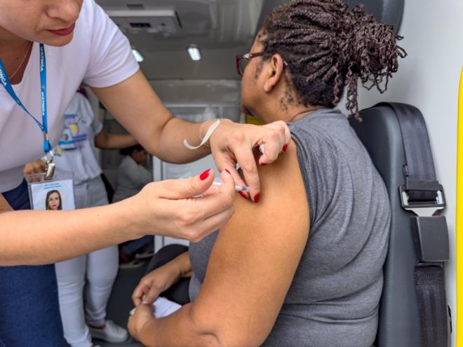 Mobilização inclui aplicação de doses para o público a partir de seis meses de idade, com ação antecipada na sexta-feira no prédio da Prefeitura