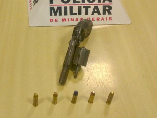 Questionado sobre a posse da arma, homem declarou que a adquiriu em razão de ''guerras inacabadas''