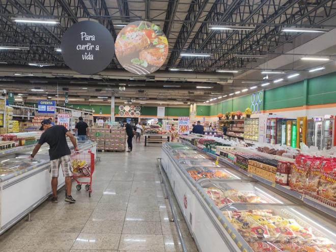 Clientes não perderam tempo e já foram às compras nos primeiros dias de Supermercados BH na região