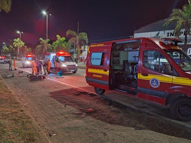 Equipes de socorro trabalharam na noite deste sábado na rodovia