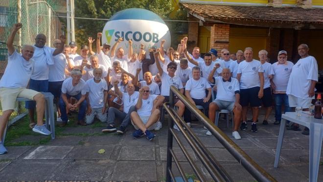 Os amigos de dentro de campo de décadas passadas voltaram a se reunir e eternizar histórias do Social   