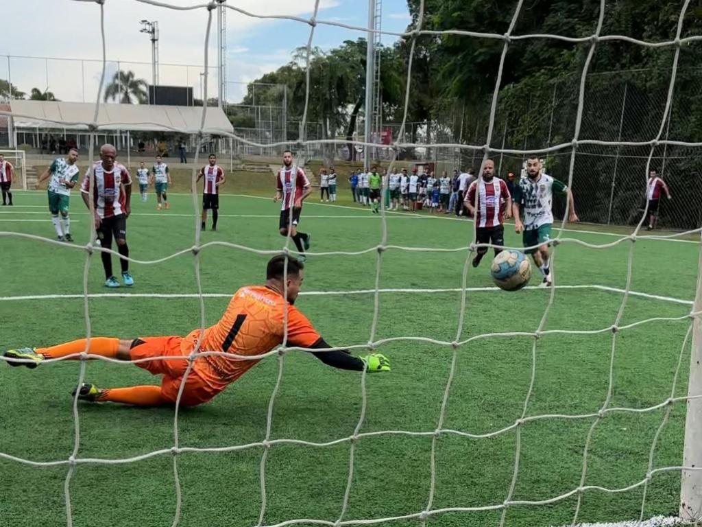 Disputa entre policiais e colaboradores da PCMG foi promovida no campo do Morro do Pilar, em Ipatinga 