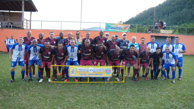 As equipes se enfrentaram em uma partida festiva, que teve entrada gratuita
