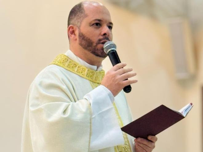Padre Fernando dos Santos de Andrade permaneceu dez anos na Paróquia Senhor do Bonfim, em Ipatinga