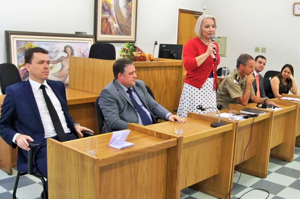Promotor Kepler Cota, juiz Antônio Calaes, advogada Elizabeth Jordão, coronel Edvânio Carneiro, delegado Helton Lopes e delegada Amanda Pereira 1
