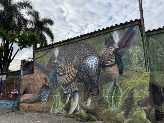 A pintura está localizada na Alameda 31 de outubro, no Centro de Timóteo 
