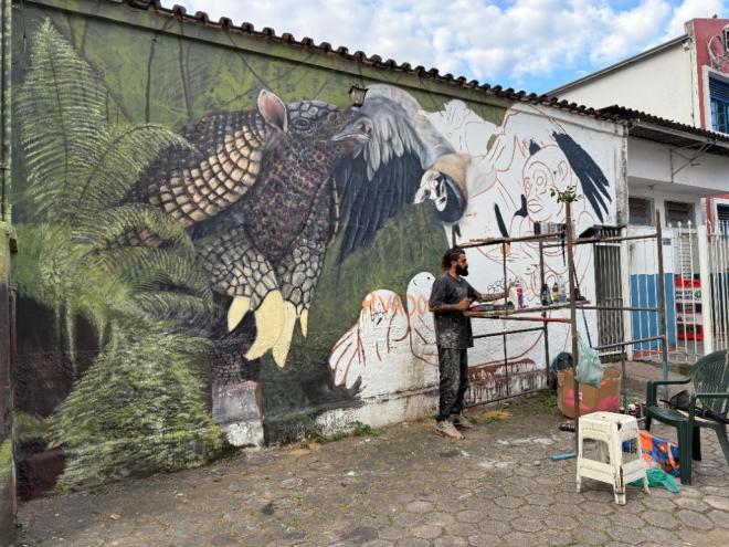 A arte é feita por Fernando Berg, um artista que veio de São Paulo 