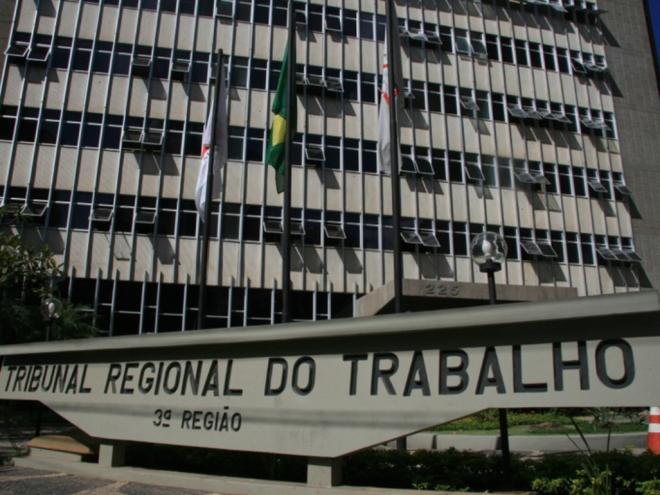 Nesse contexto, a sentença confirmou a justa causa e julgou improcedente o pedido de reversão em dispensa imotivada