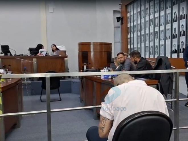 Réu é acusado de homicídio com duas qualificadoras, dentre elas, o feminicídio 
