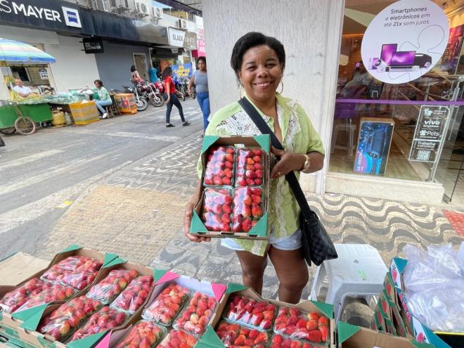 Lucileide trabalha na esquina da avenida 28 de Abril com a rua Juiz de Fora, no Centro de Ipatinga