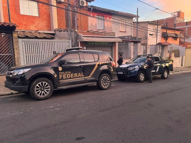 No fim da operação foram recolhidos celulares, computadores, documentos, R$ 708 mil, USD 41 mil e 400 euros em cédulas