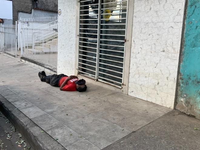 Moradores em situação de rua são vistos diariamente em Ipatinga, principalmente na área central 