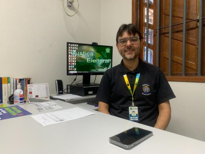 O chefe da 97ª Zona Eleitoral, Arnaldo Brasileiro, convida a população para fazer o cadastro 