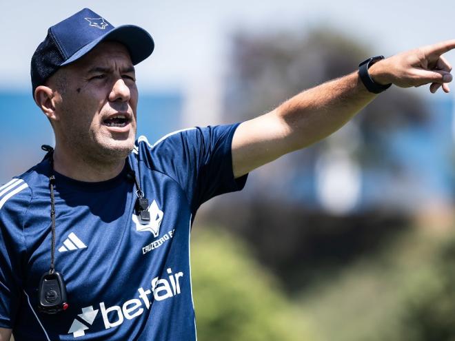 Técnico Leonardo Jardim tem a missão de vencer o líder fora de casa