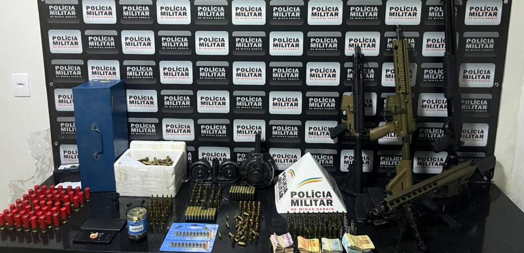 Armamento apreendido em operação na cidade de Ponte Nova, Zona da Mata mineira 