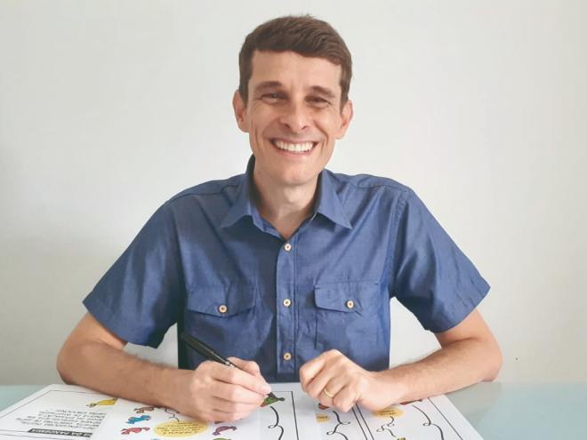 O professor e quadrinista João Marcos Mendonça: livro é retrato sensível da tragédia ambiental que está prestes a completar 10 anos