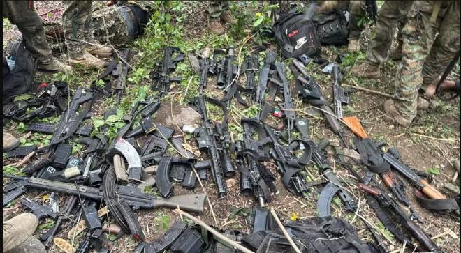 Segundo o governo do estado, 81 pessoas foram presas e 93 fuzis apreendidos, além de pistolas e granadas