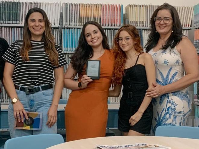 Brenda (segunda da esquerda para direita) é uma leitora assídua e faz parte do Clube do Livro para Mulheres 