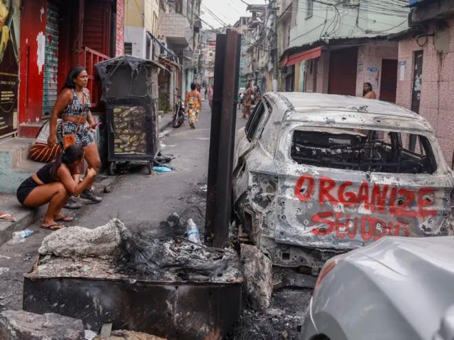 Moradores protestam contra execuçoes na comunidade da Vila da PenhaOperação Contenção. Foto: Tânia Rêgo/Agência Brasil