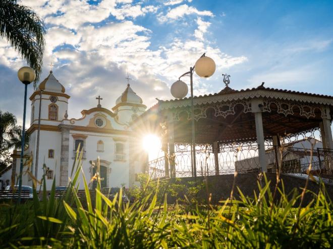 A barroca Igreja Nossa Senhora do Porto da Eterna Salvação ajuda a manter o caráter histórico do Centro da cidade
