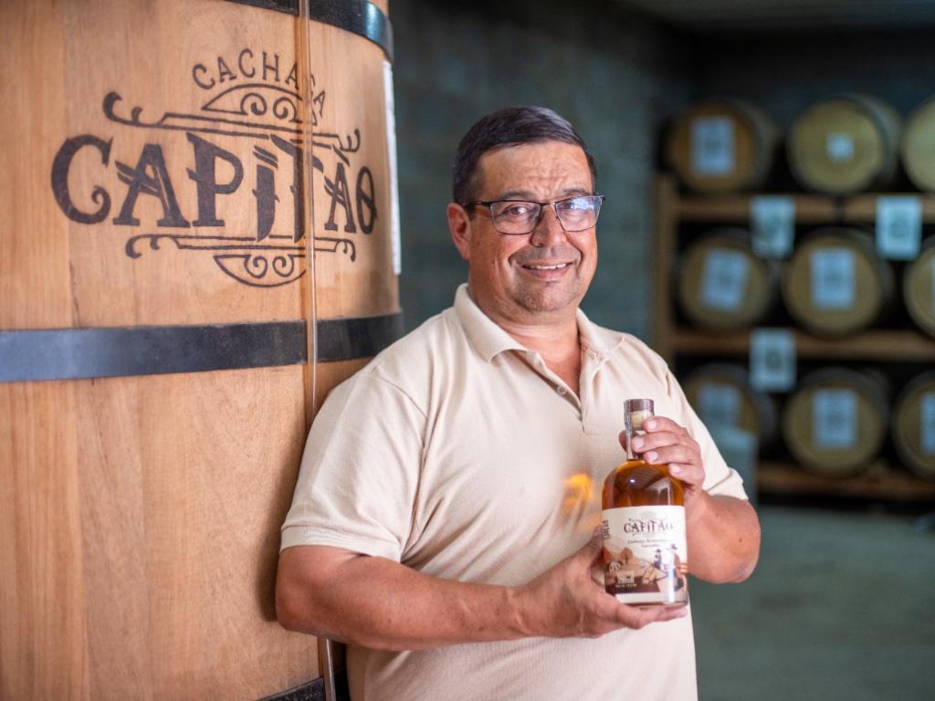 Paulo Cesar é o responsável pela produção da premiada cachaça Capitão