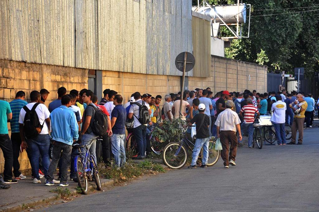 Empresa abriu cadastro e interesse em vagas gerou as filas 