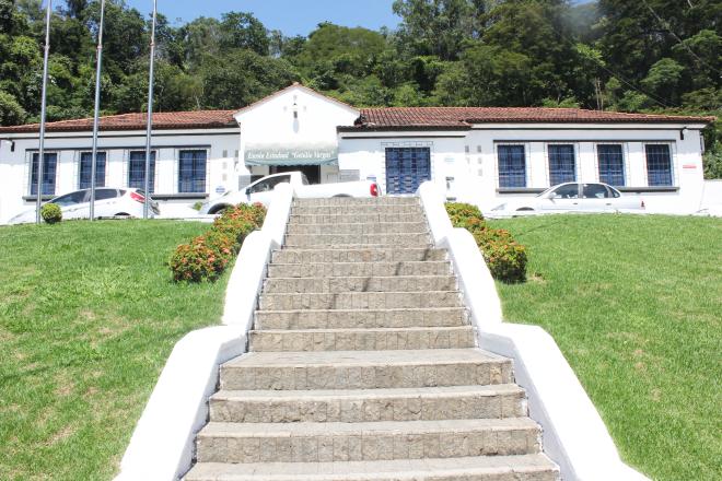 As pessoas irão se reunir na manhã deste sábado na escadaria da escola Getúlio Vargas, em frente à região que pode ser desmatada