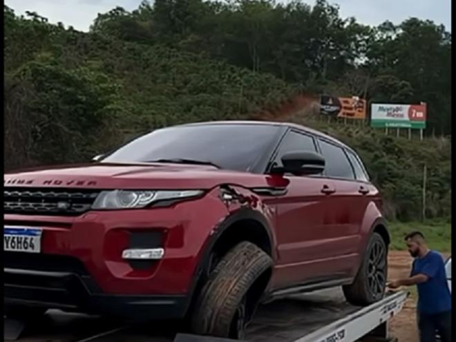 Mesmo após acidente, condutor manteve fuga pela BR-116 até abandonar o carro nas proximidades da balança de pesagem, já na saída de Caratinga