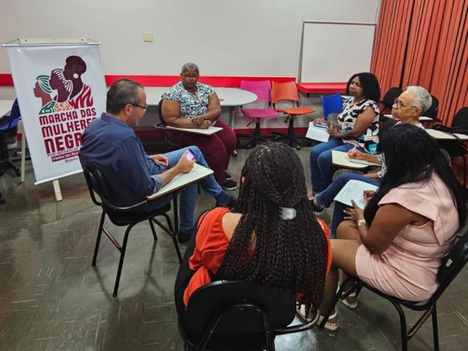Movimento tenta garantir o transporte para que as mulheres da região cheguem à capital brasileira