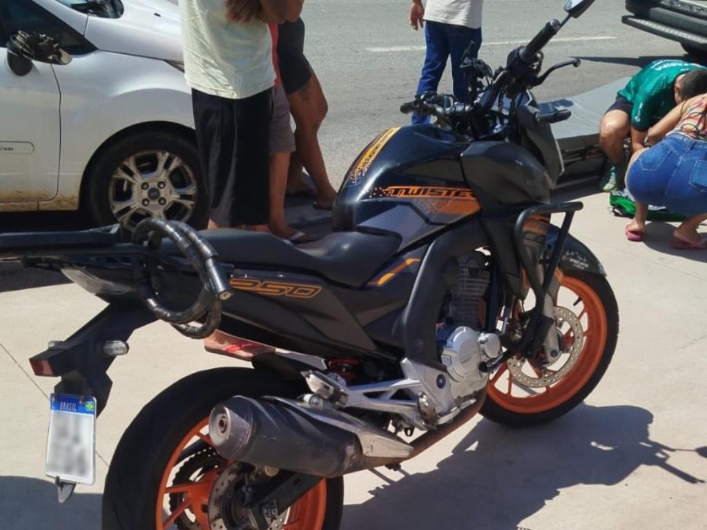 Vani conduzia essa motocicleta, quando o New Fiesta entrou em sua frente e ele colidiu com a lateral do veículo na pista no sentido a Timóteo