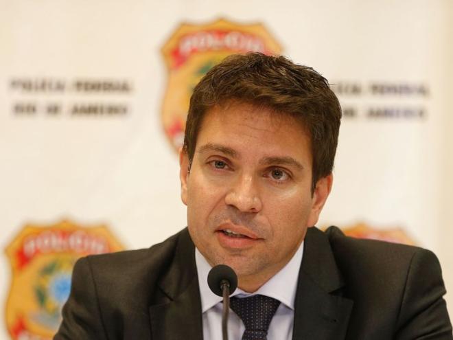 Trecho de carro até país vizinho, voo comum e truque com passaporte: fuga de Ramagem para Miami foi cena de filme; Condenado pela chamada trama golpista, Ramagem burlou o sistema brasileiro e saiu do país sem autorização do STF