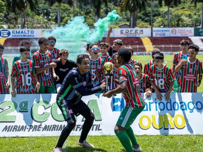 As jovens promessas do Jabaquara fizeram a festa com o título da categoria Sub-14 