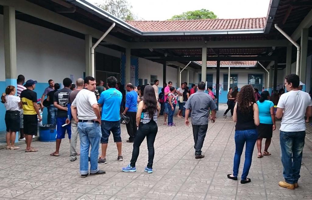 Eleitores devem comparecer à seção de votação portanto documento de idade com foto 