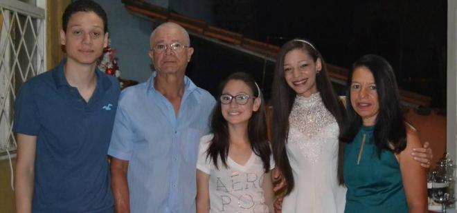 Familiares de Diuliene Caroline, no centro da foto, afirmaram que advogados estão auxiliando no caso