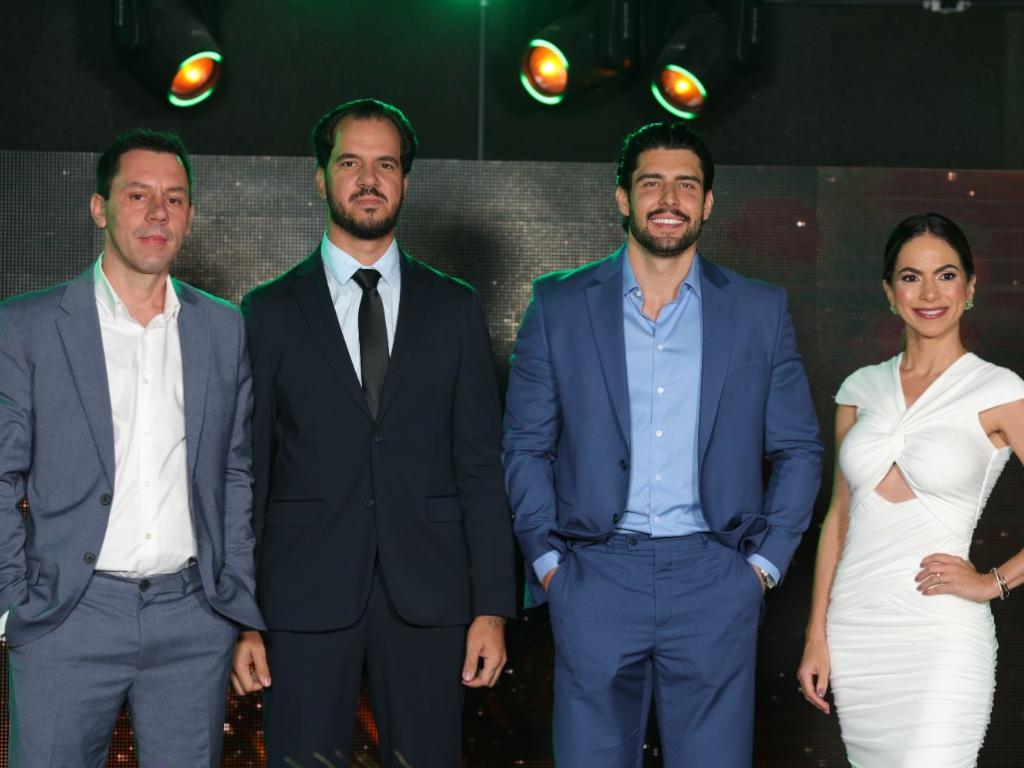 Wanderson Dias, Diretor Comercial da WR, ao lado de Daniel Camba, Pedro Donato e Karyne Carvalho, coordenadores de vendas