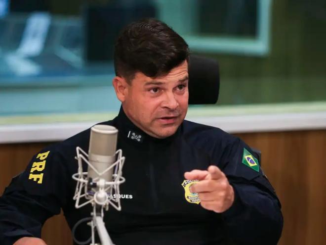 O ex-diretor cumpria prisão domiciliar, com uso de tornozeleira eletrônica, mas teve a prisão preventiva decretada após romper o equipamento e fugir para o Paraguai, onde foi detido pelas autoridades locais quando tentava embarcar em um voo com destino a El Salvador.