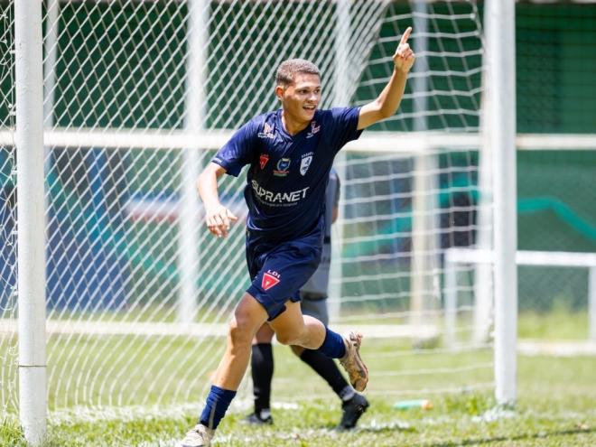 Vitinho, atleta sub-17, foi vice-artilheiro do ano e um dos destaques 