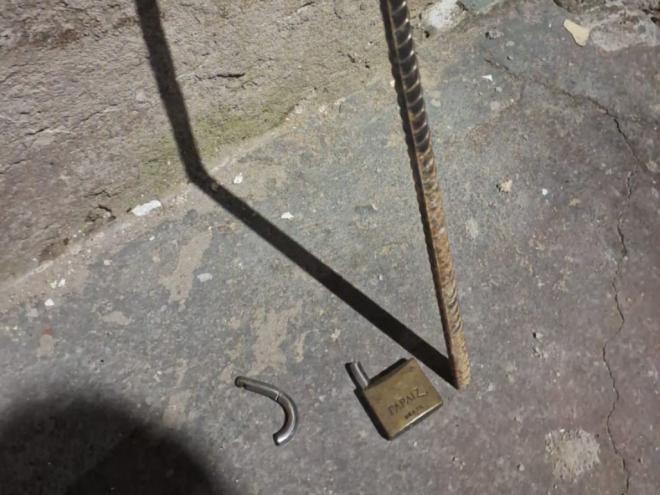 Cadeado arrombado pelo suspeito