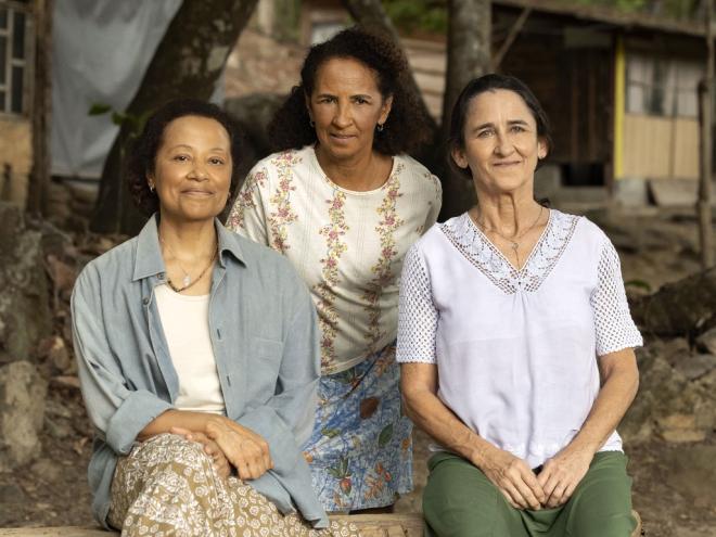Nora (Virgínia Rosa), Rosalva (Luciana Souza) e Leocádia (Cida Mendes) formam o núcleo das ribeirinhas