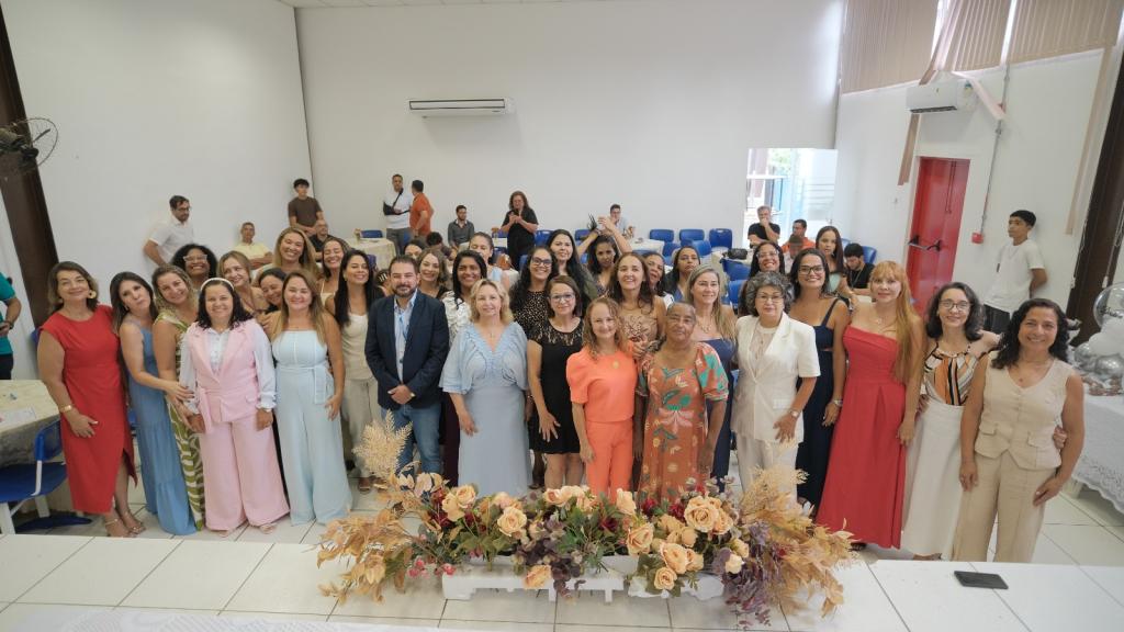 A partir da Lei Municipal nº1202/2024, que altera o que altera o anexo III da Lei nº544/2011, foi instituído o cargo de diretor e vice-diretor para os CEMEIs 