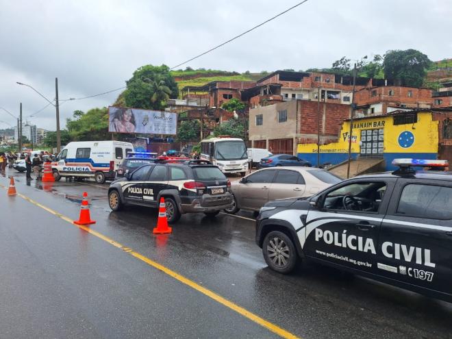 Ocupação não se limitou às buscas na manhã desta quinta-feira e será mantida por tempo indeterminado