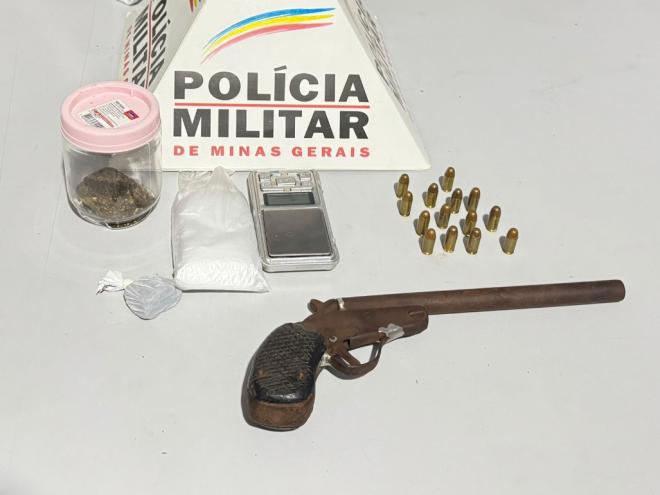 Entre os materiais apreendidos na casa de um dos suspeitos, munição é semelhante à usada no homicídio 