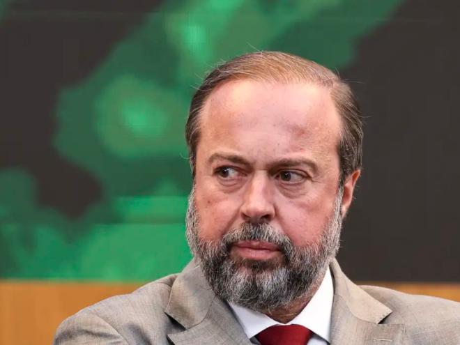 No ofício encaminhado à ANM, o ministro Alexandre Silveira cobrou uma solução efetiva para o problema, inclusive citando ?a interdição da operação, se preciso for, para garantir a segurança das comunidades locais e a proteção do meio ambiente?.