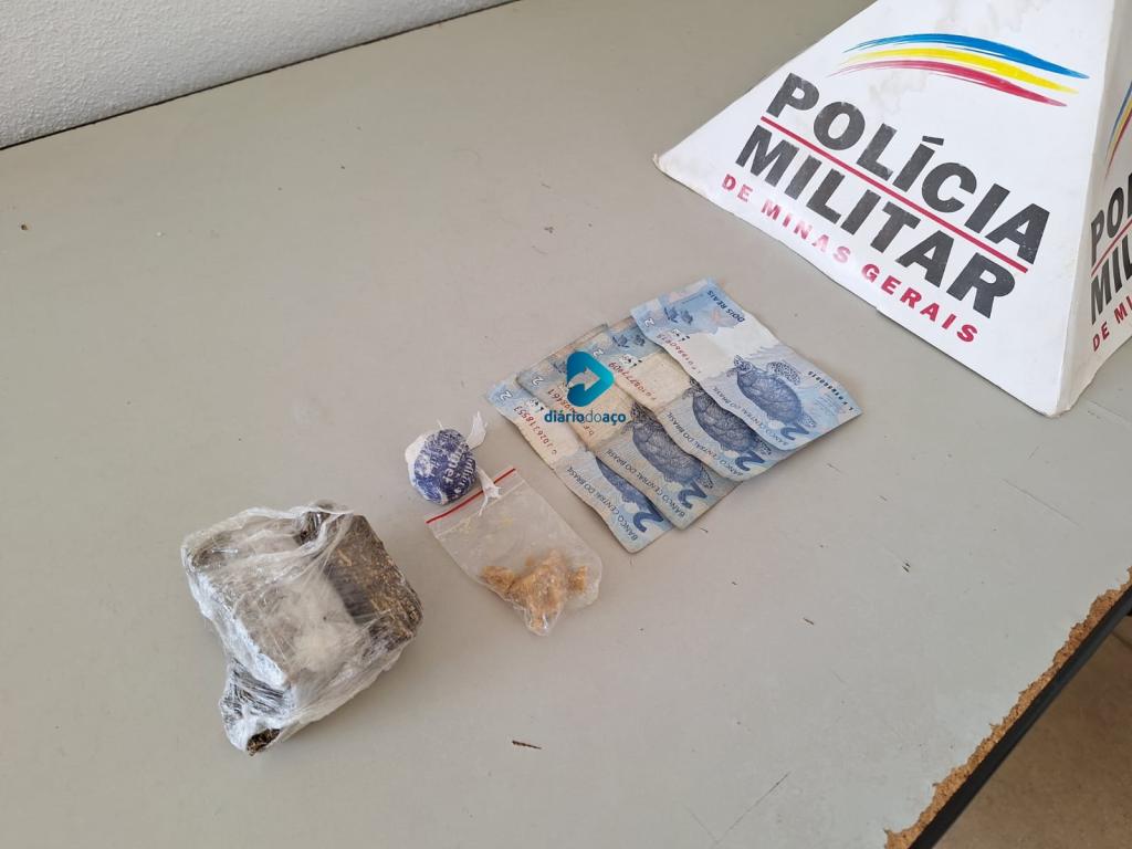 Droga apreendida com um jovem que foi visto correndo pela rua pouco após o crime