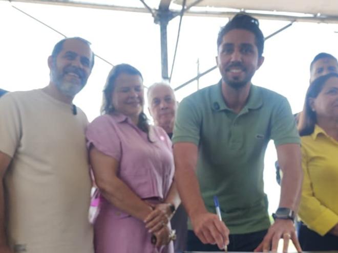 Prefeito Gustavo Nunes assinou a ordem de serviço para os dois empreendimentos