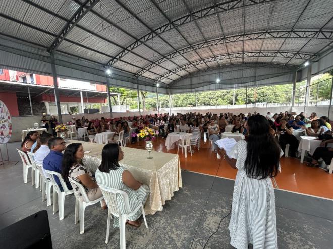 O movimento é fruto de parceria entre o Governo de Minas Gerais, municípios, escolas e professores, com apoio da Secretaria de Estado da Educação de Minas Gerais, da UNDIME/MG e da Fundação Getúlio Vargas (FGV DGPE)