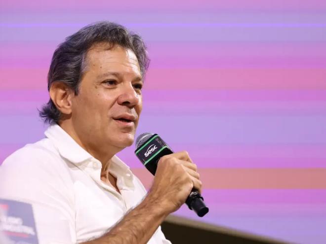 O ministro da Fazenda, Fernando Haddad, lança o livro Capitalismo Superindustrial pela Companhia das Letras no Sesc 14 Bis. Foto: Rovena Rosa/Agência Brasil